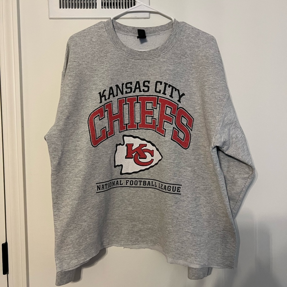 Kansas City Chiefs Grey Crewneck Sweatshirt - NFL Team Logo